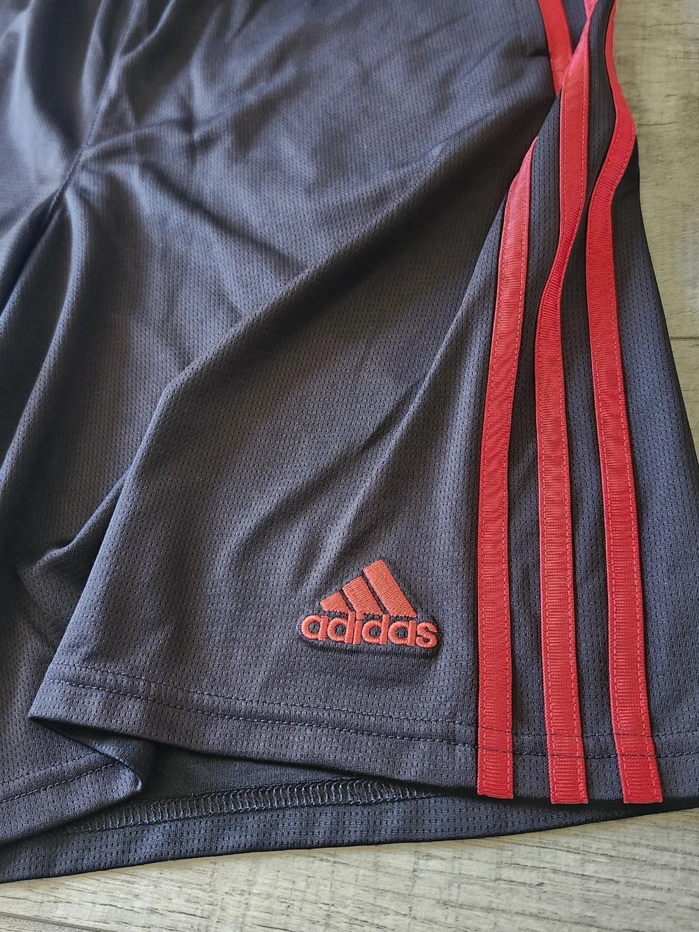 Adidas Kids XL 18/20 Basketball Athletic Shorts Black Red 3-Stripes Mesh